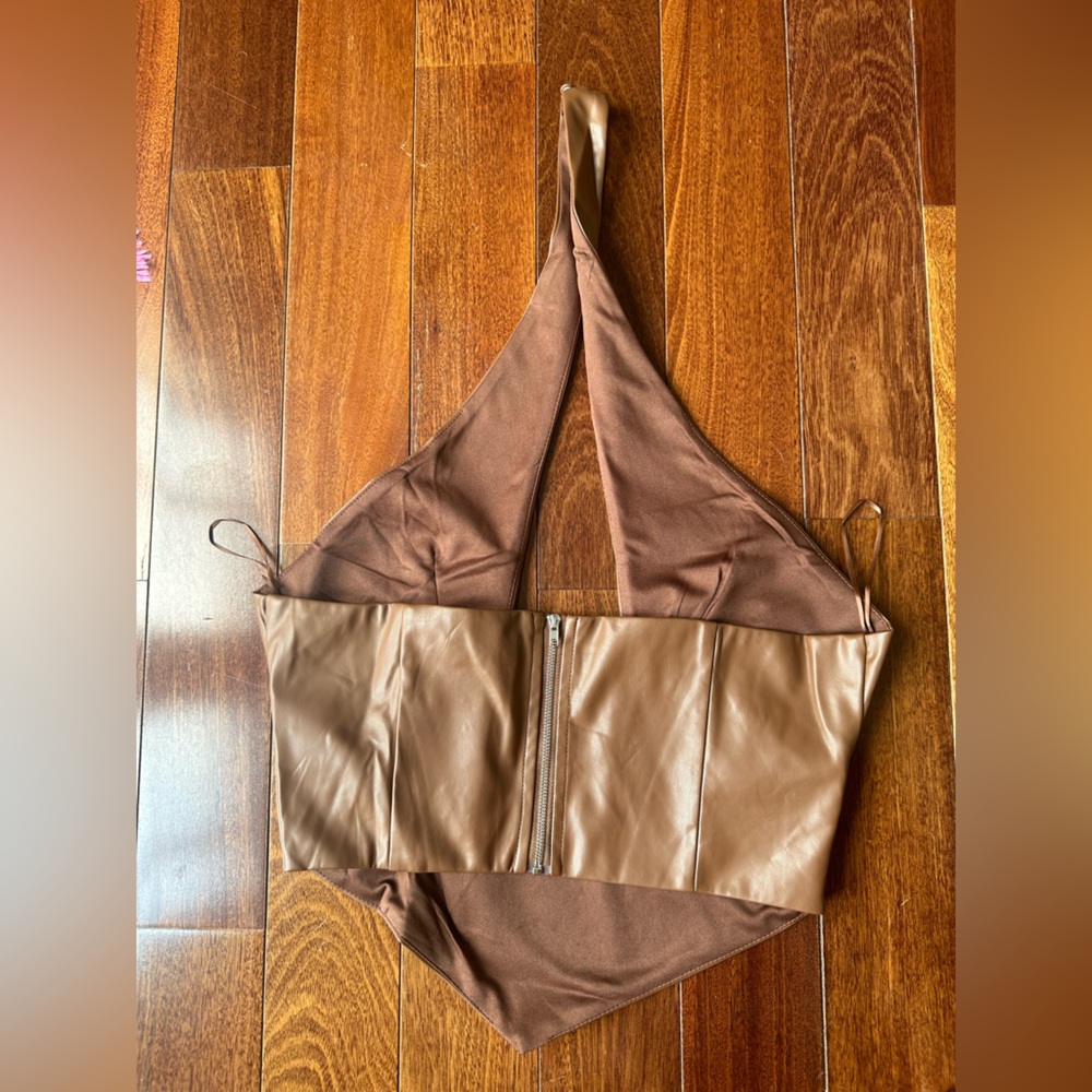 Superdown Revolve Brown Hatler Top - image 4